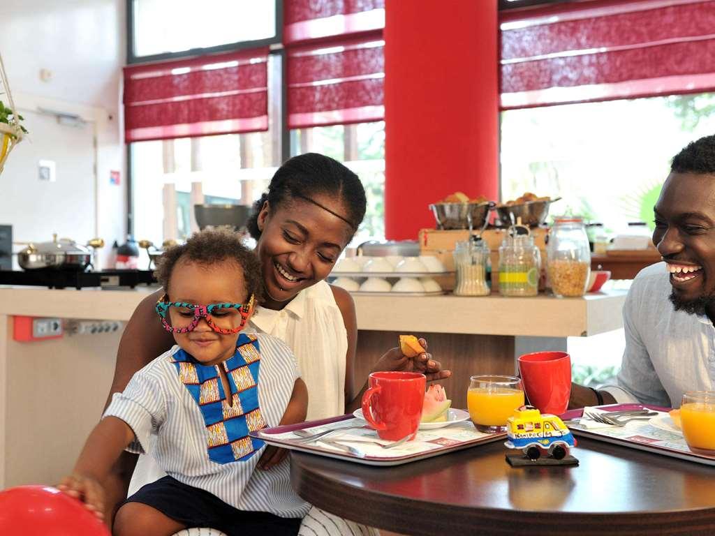 Ibis Styles Dakar Hotel Restaurant photo
