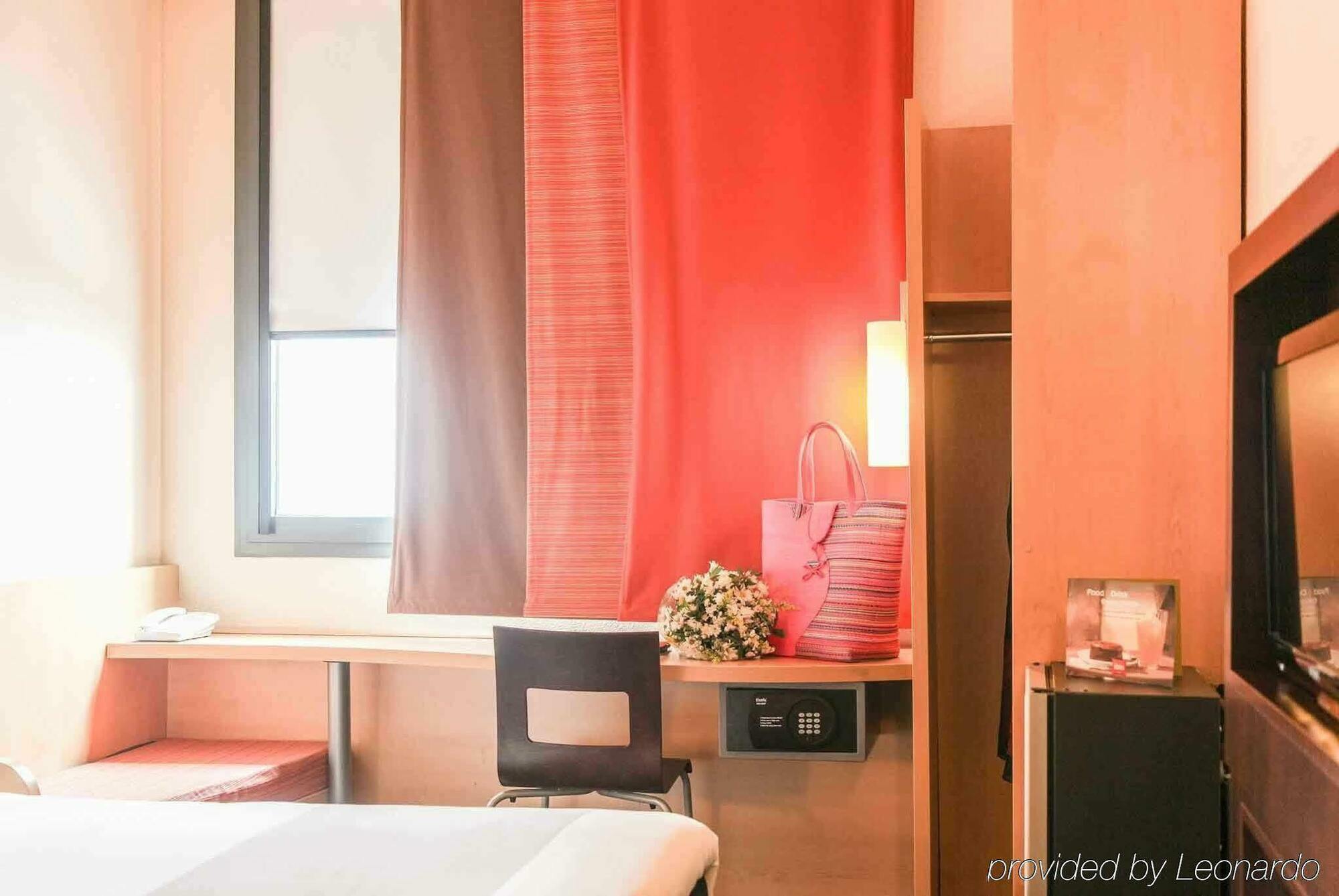 Ibis Styles Dakar Hotel Exterior photo